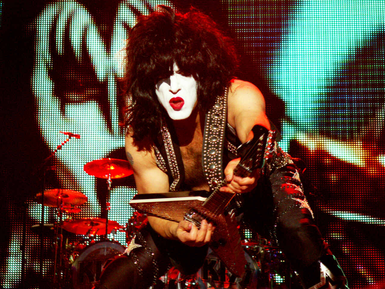 Gibson Flying V gitarzysty Kiss znalazł nowego właściciela po ostatnim koncercie grupy
