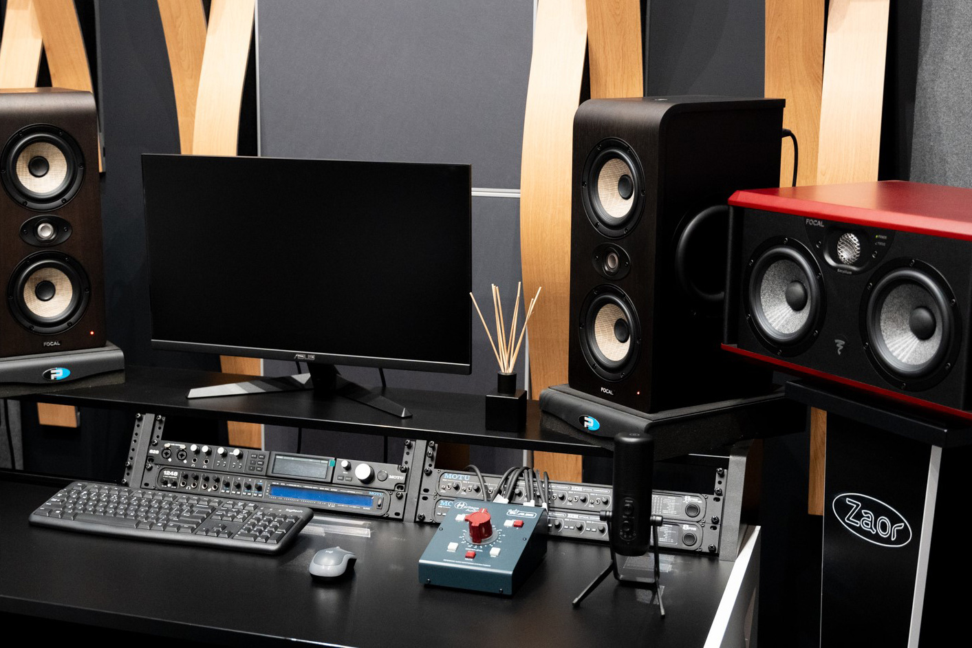 odsłuchuj i miksuj w Focal Demo Room