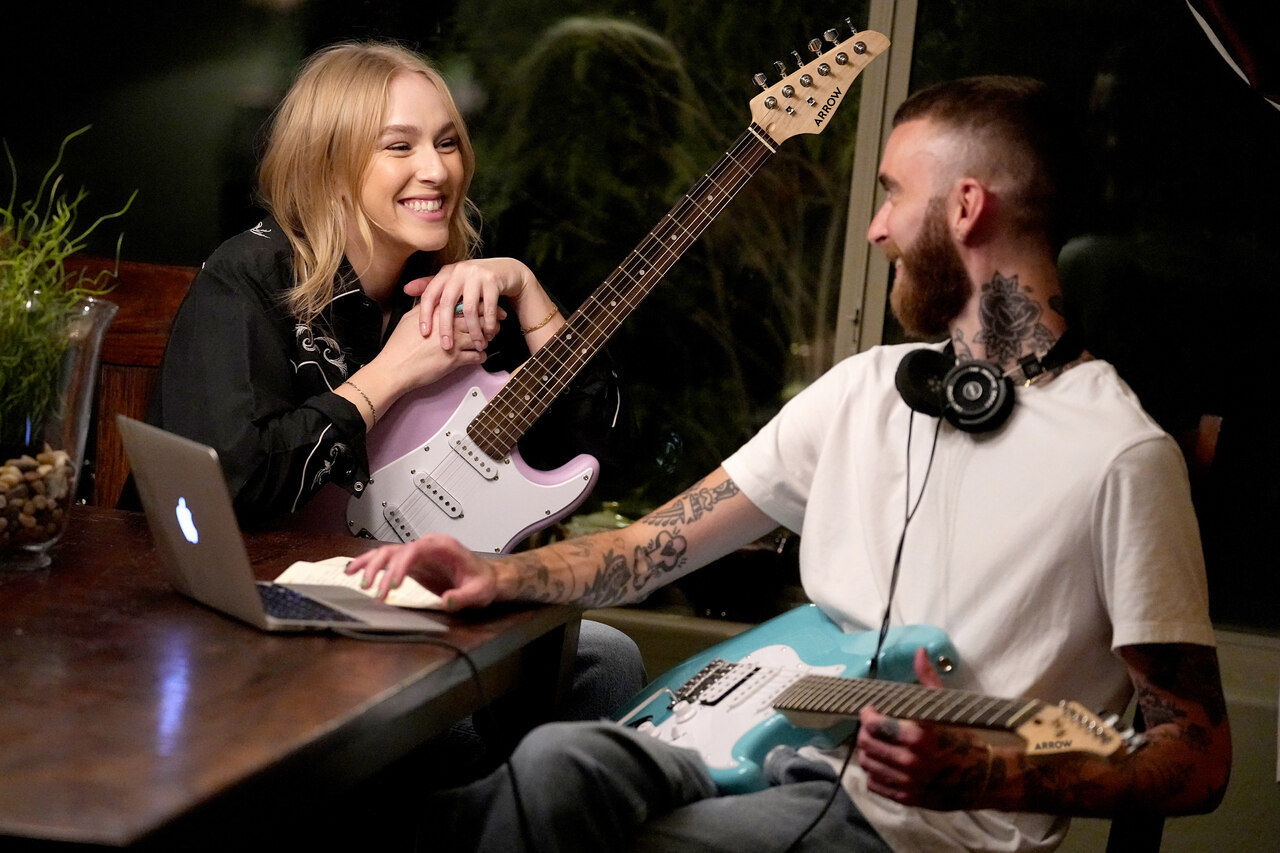 Nowy standard w gitarach Arrow – teraz dostępne z legendarnymi strunami Elixir