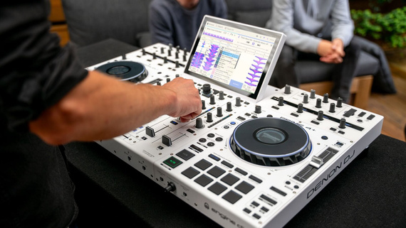 Denon DJ Prime 4 + White - kontroler DJ 4 kanały