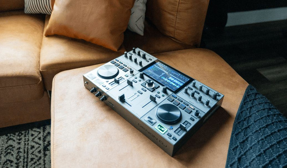 Denon DJ PRIME GO Plus – przenośny kontroler DJ