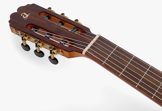 Admira Triana - gitara klasyczna